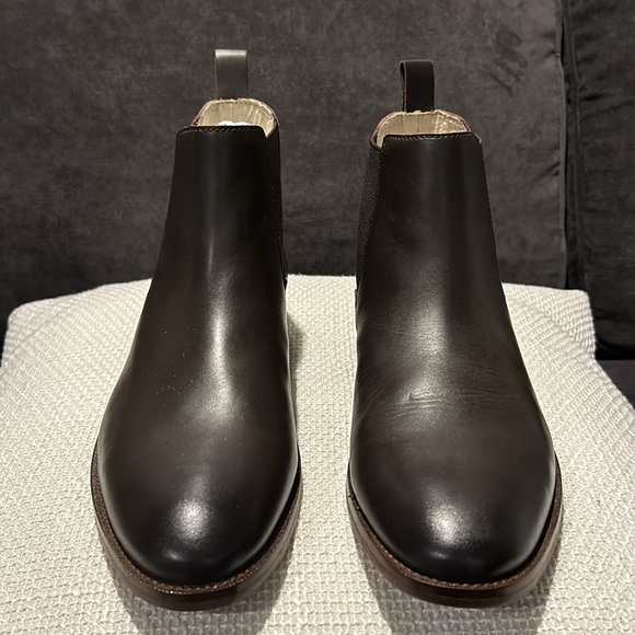 NWOT Men’s Banana Republic “Drake” Brown Leather Slip On Boots Size 9 - Picture 3 of 8